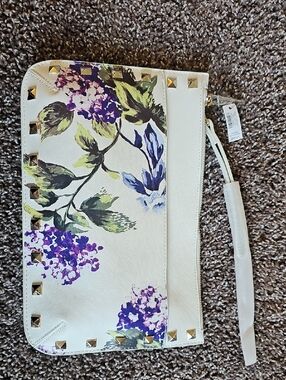 White House Black Market Cream Floral Zip Wristlet with Gold Hardware